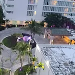 Beautiful Remodeled Condominiun With An Impecable View To The Beach And City Avenues Walk Distance To The Beach
