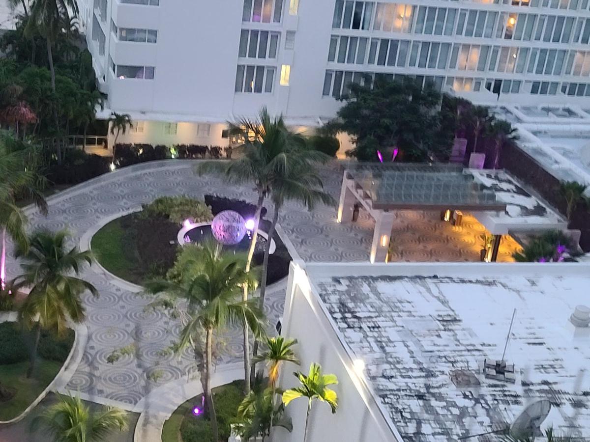Apartment Beachfront Serenity: Remodeled With Views *