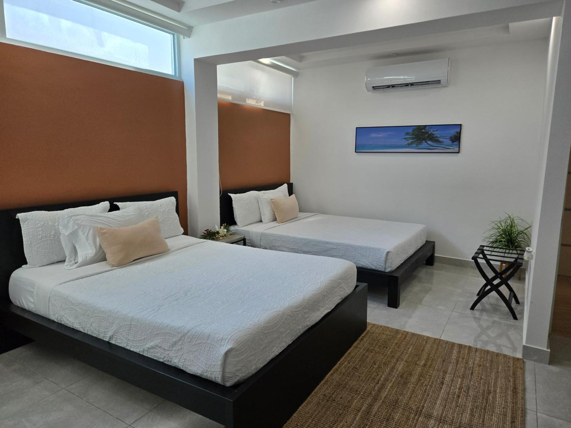 Elegant And With Desk Guest house *
