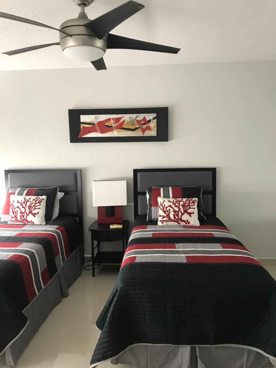 Apartment Beach Front Racquet Club *