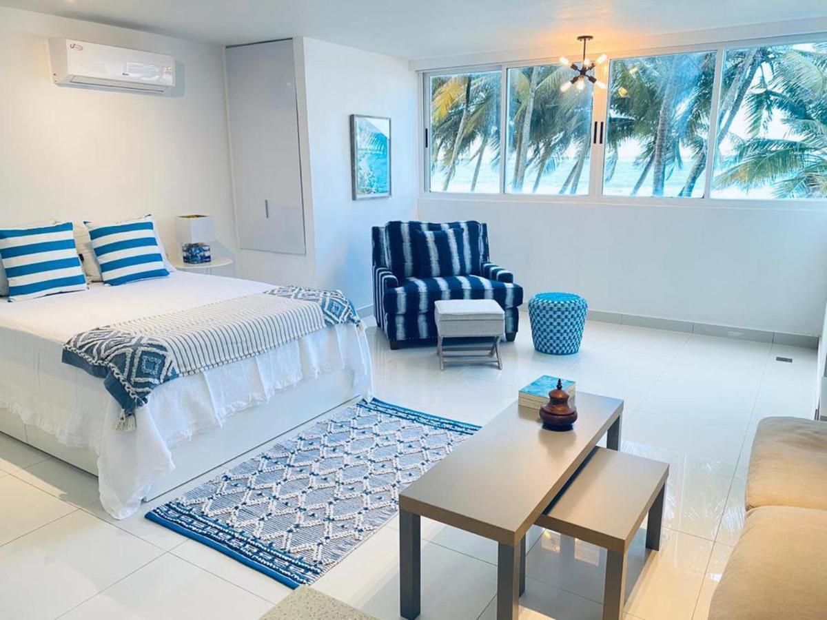 Kasa Palmas Ocean View Beachfront Pool Apartment