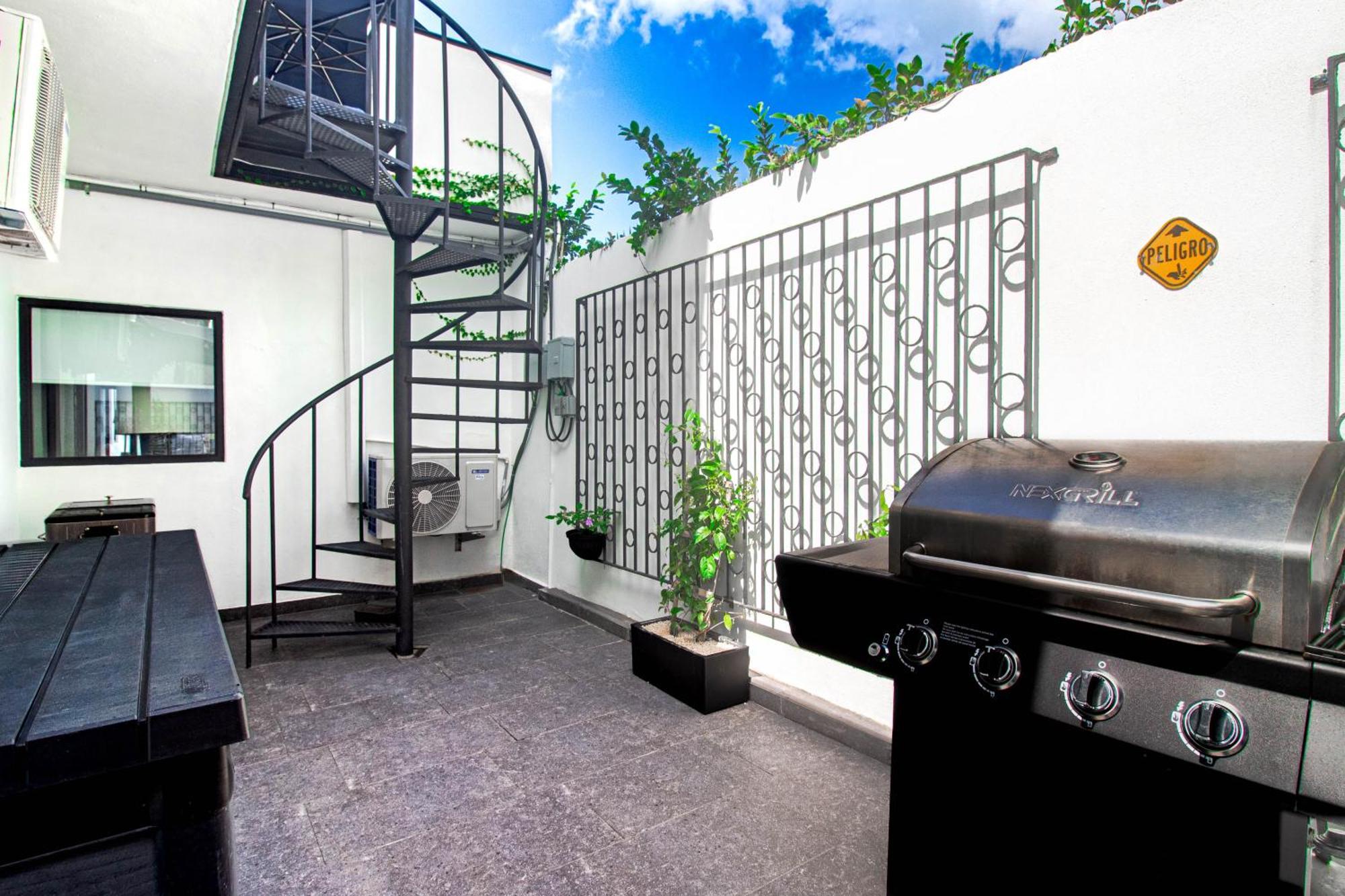Azure Ocean Park's Seaside Luxe Retreat Villa *