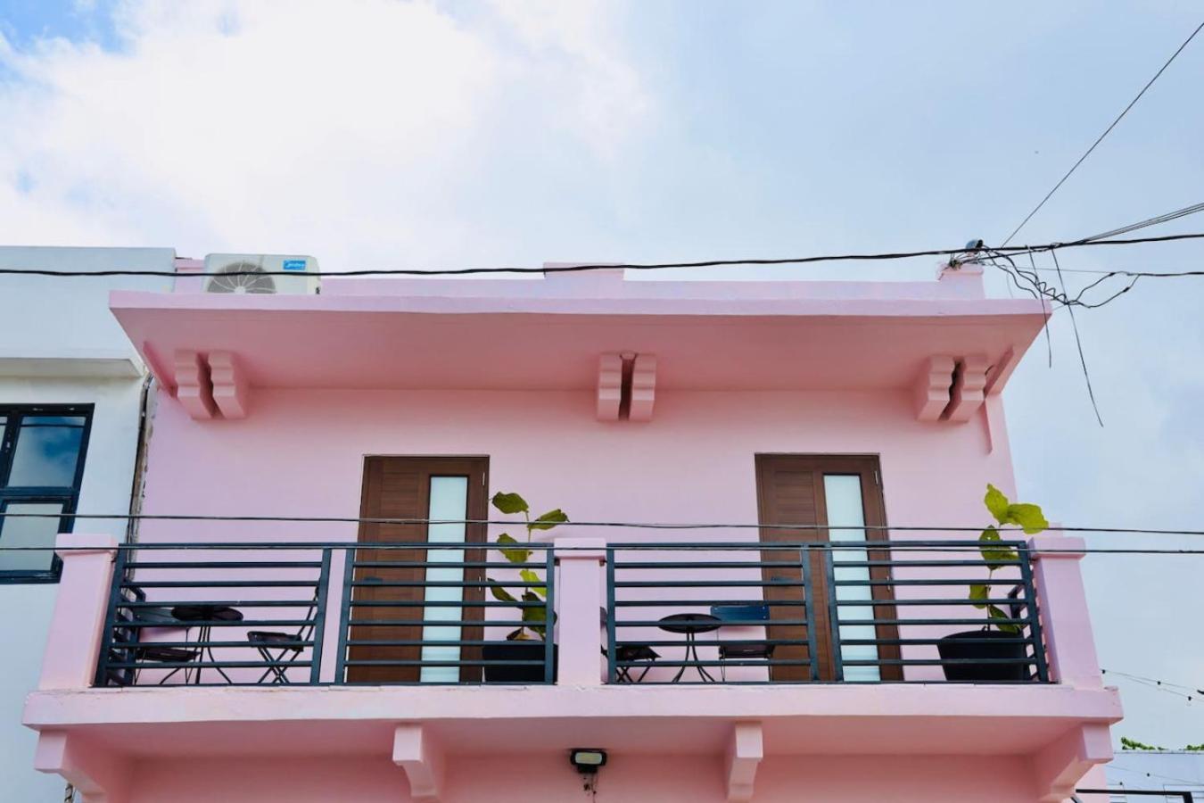 Hotel 12 Sunlit Balcony Near Calle Cerra *