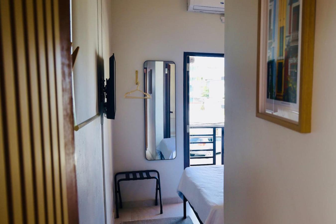12 Sunlit Balcony Near Calle Cerra Hotel *